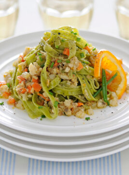 Fettuccine agrumate alla rana pescatrice e noci