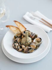 Carciofi alla romana con le vongole