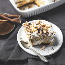 Dolce al cioccolato bianco e liquore di liquirizia