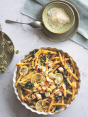 Sedanini con limone, porri, cavolo riccio e halloumi