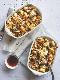 orecchiette con cavolfiore arrosto, nduja e nocciole