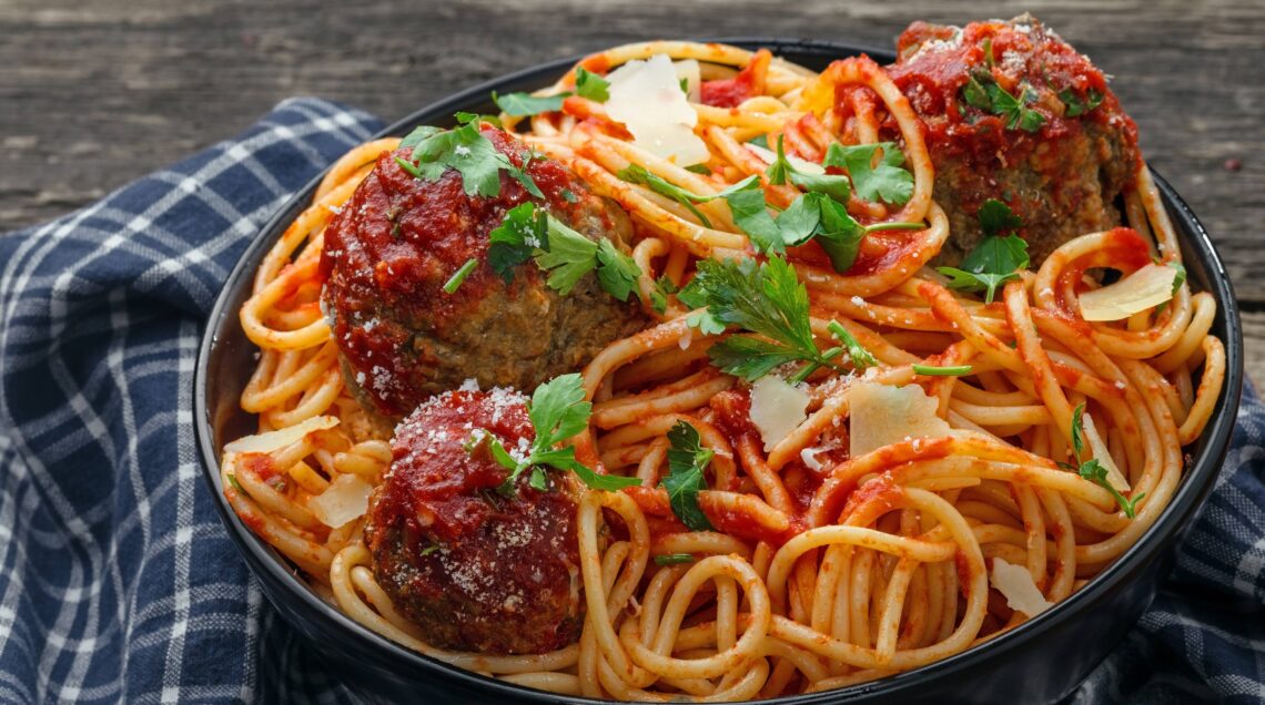 POLPETTA - Traditional American spaghetti with meatballs and tomato sauce