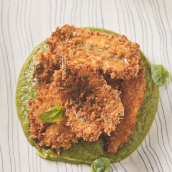 Tortino di alici croccanti su crema di fagiolini