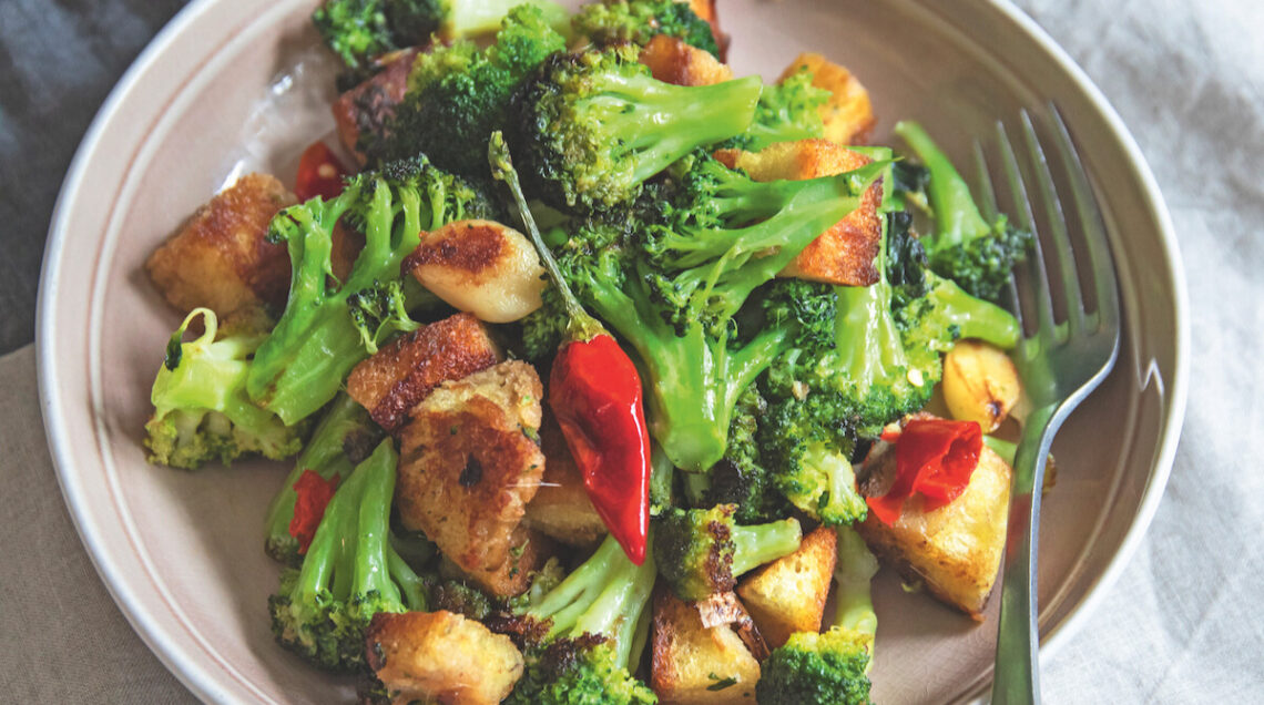 Verdure piccanti con il pane fritto