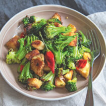 Verdure piccanti con il pane fritto