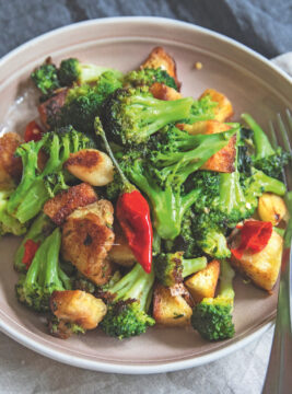 Verdure piccanti con il pane fritto