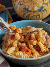 fusilli con alici arreganate e pomodorini bruciati