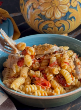 fusilli con alici arreganate e pomodorini bruciati