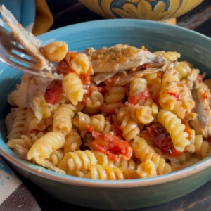 fusilli con alici arreganate e pomodorini bruciati