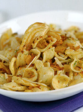 Orecchiette con le briciole al profumo di limone