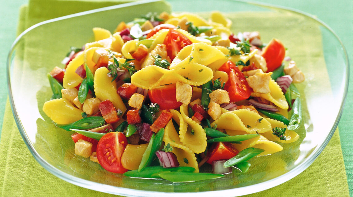 Fiocchi d'amore con dadolata di pollo e bacon