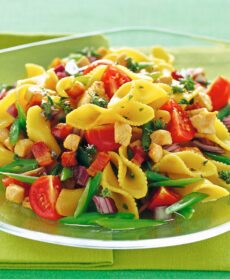 Fiocchi d'amore con dadolata di pollo e bacon