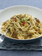 Pasta piccantina con le briciole