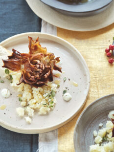 Carciofi alla giudia patate e salsa all'aglione