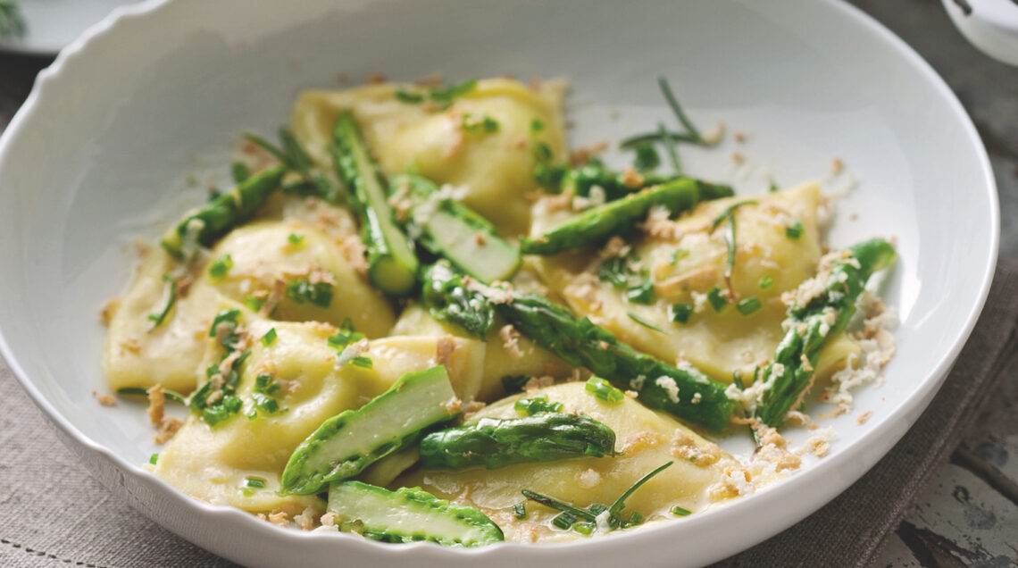 Ravioli di patate con gli asparagi