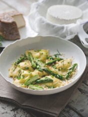 Ravioli di patate con gli asparagi
