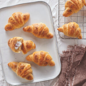 Cornetti salati con robiola e speck