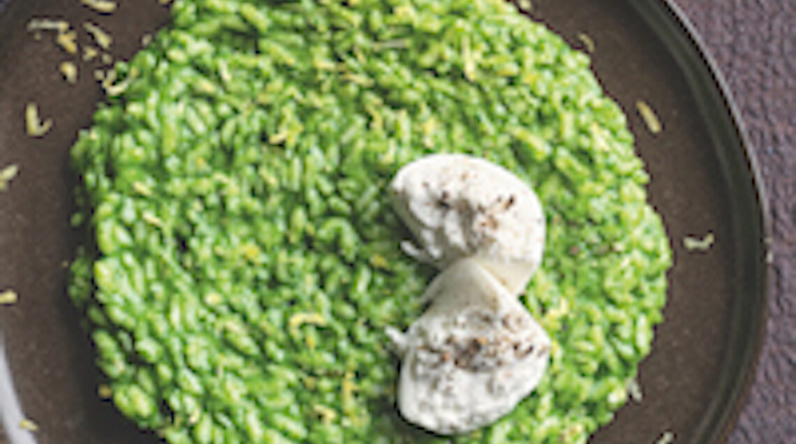 Risotto con pesto di cime di rapa, burrata e limone