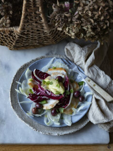 Insalata di pollo allo zafferano con salsa di limone