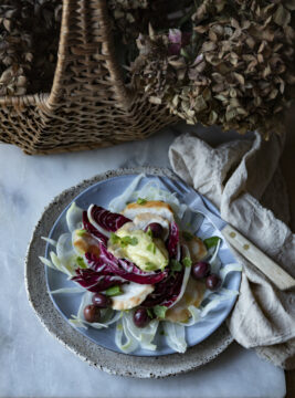Insalata di pollo allo zafferano con salsa di limone