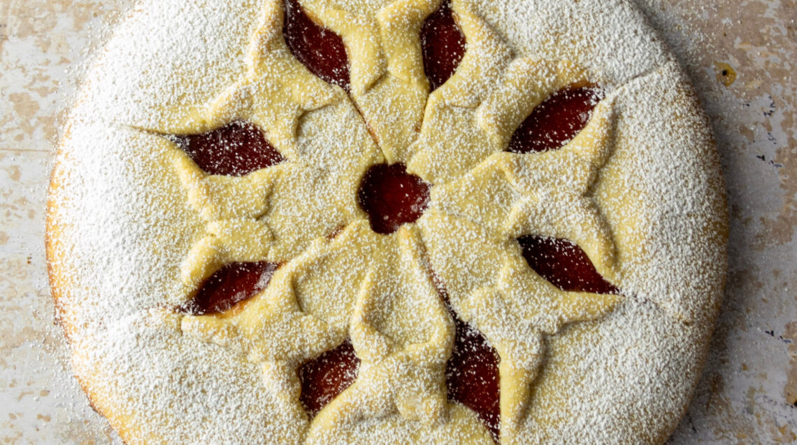 Crostata a fiore con marmellata