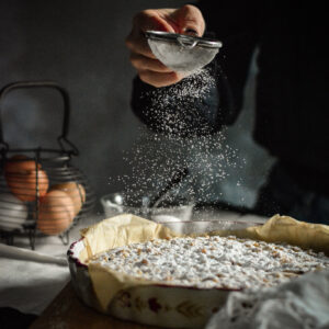 Sbriciolata al farro farcita alla confettura di more