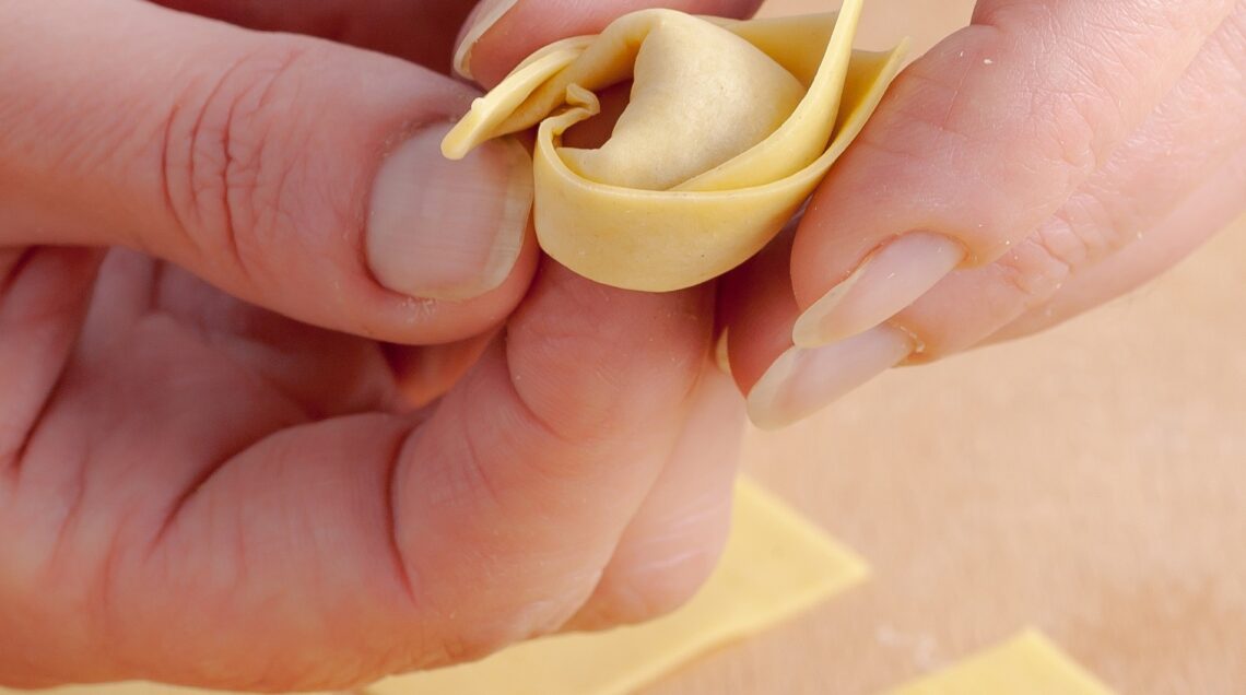 Tortellino alla modenese (girato sull'l'indice)