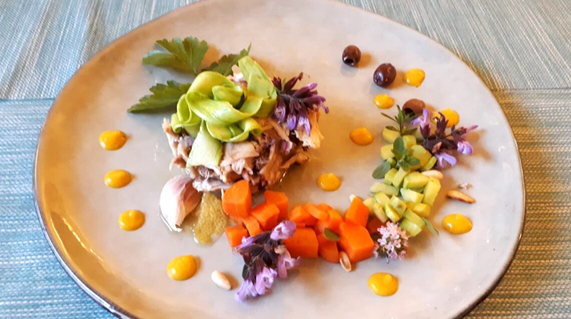 piatto con verdure e coniglio