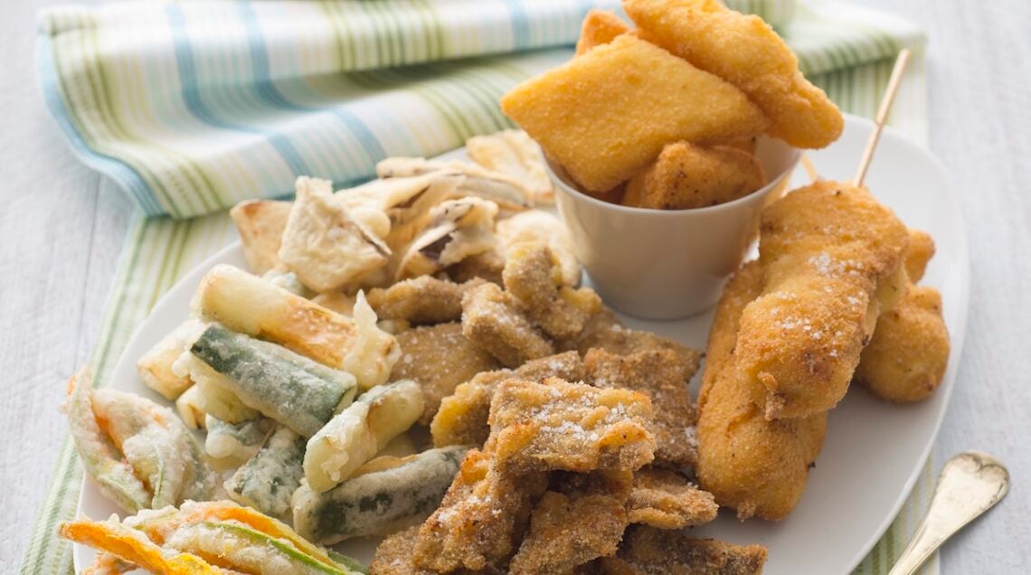fritto misto all'italiana con verdure, pastella e carne impanate e infarinate
