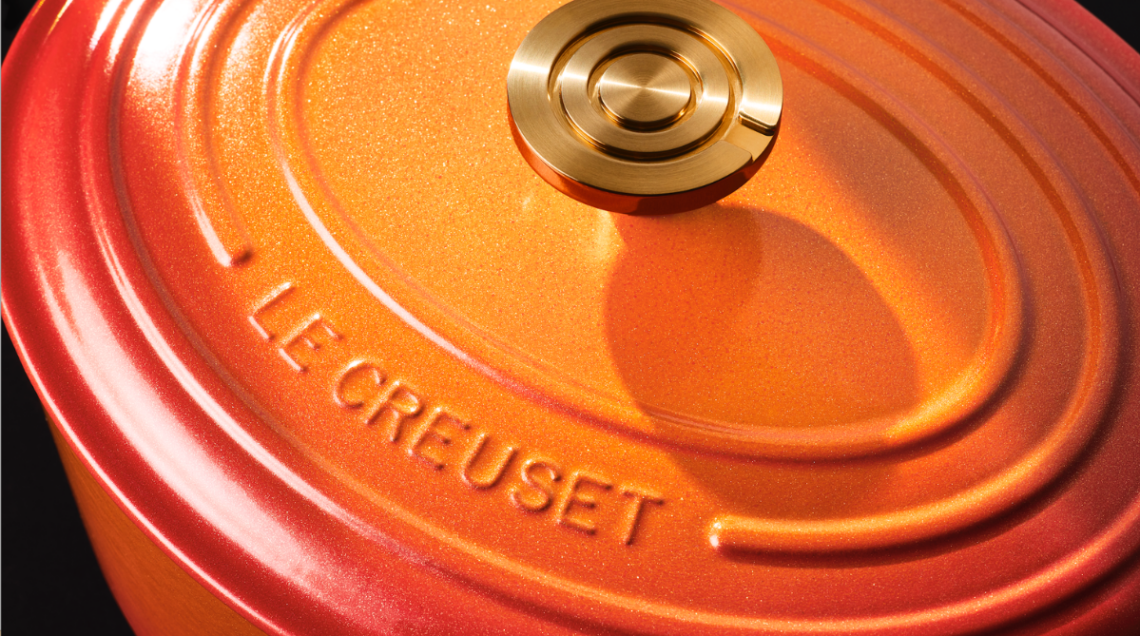 Il logo aziendale le creuset che ricorda il crogiolo