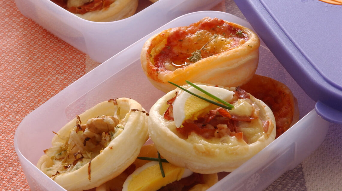 pizzette di sfoglia in contenitore per pic nic