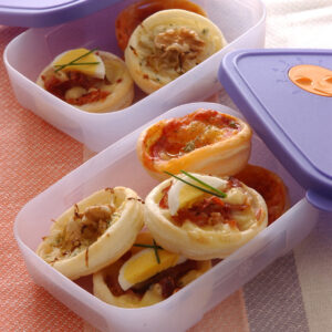 pizzette di sfoglia in contenitore per pic nic