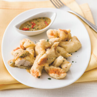 piatto di tocchetti di pollo fritti