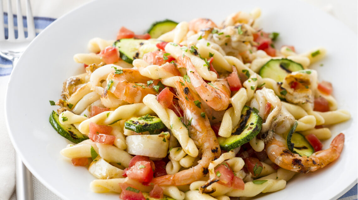 pasta con crostacei e molluschi allo zenzero