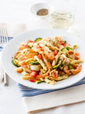 pasta con crostacei e molluschi allo zenzero