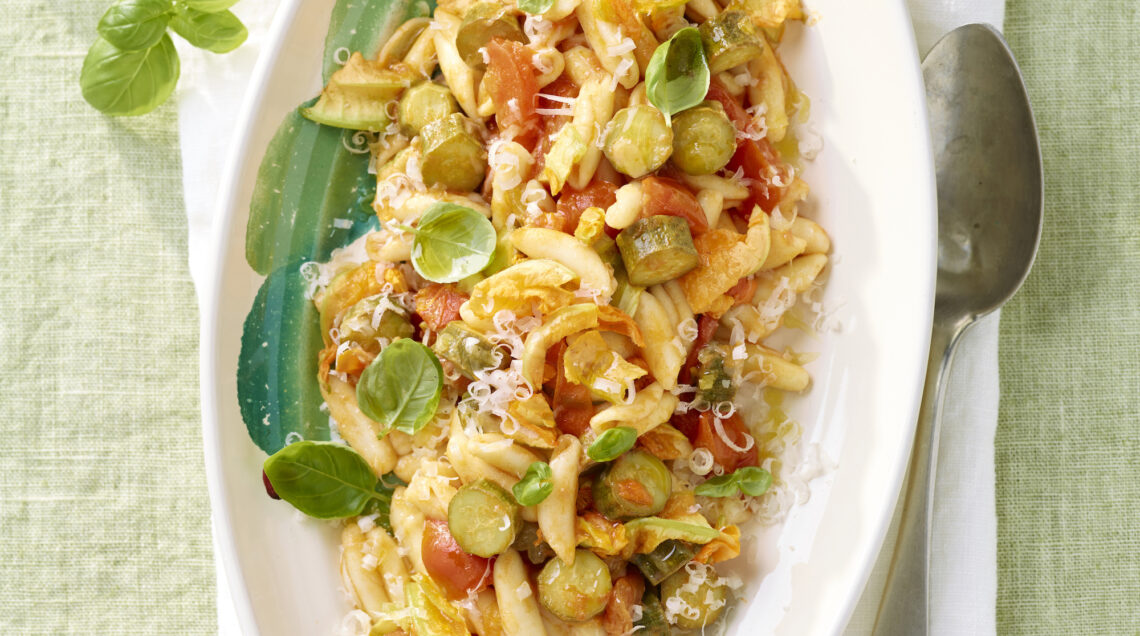 cavatelli con fiori di zucchina e pomodorini