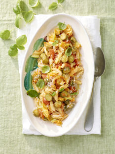 cavatelli con fiori di zucchina e pomodorini