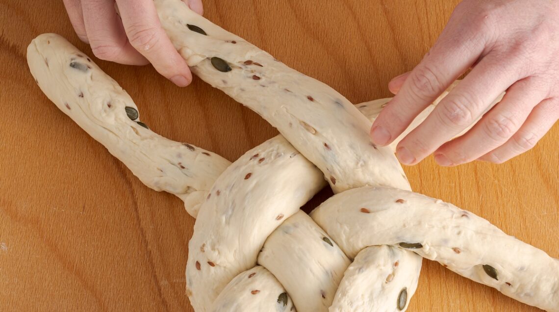 intreccio di 4 filoncini di pane ai semi