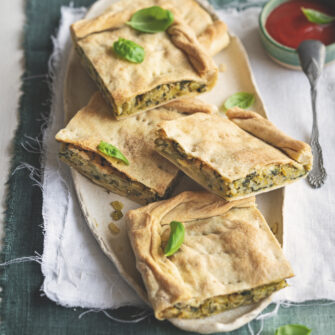 Torta di riso, zucchine e bietole