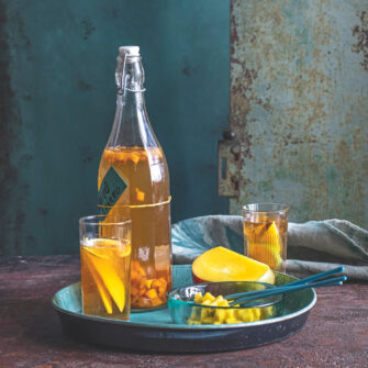 Kombucha aromatizzato al mango in bottiglia