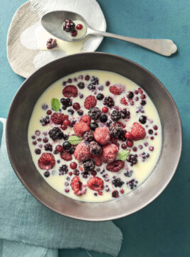 coppa di frutti e crema al cioccolato