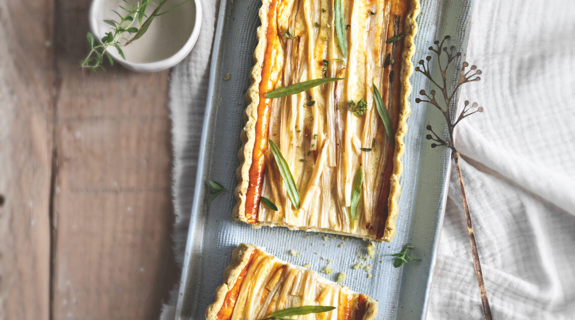 Quiche alle erbe, formaggio di capra e asparagi bianchi