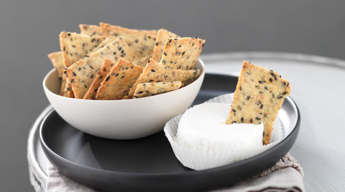 Cracker con robiola di capra