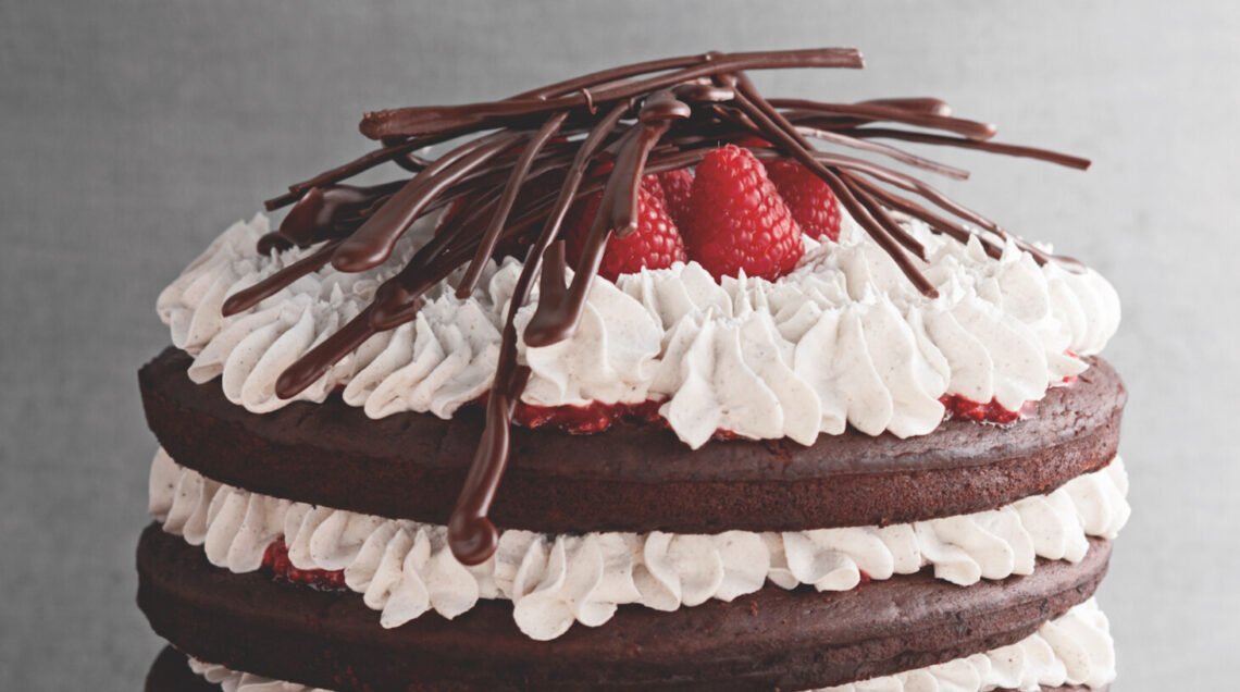 torta foresta nera con panna e frutti di bosco