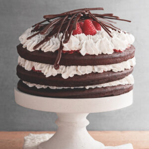 torta foresta nera con panna e frutti di bosco