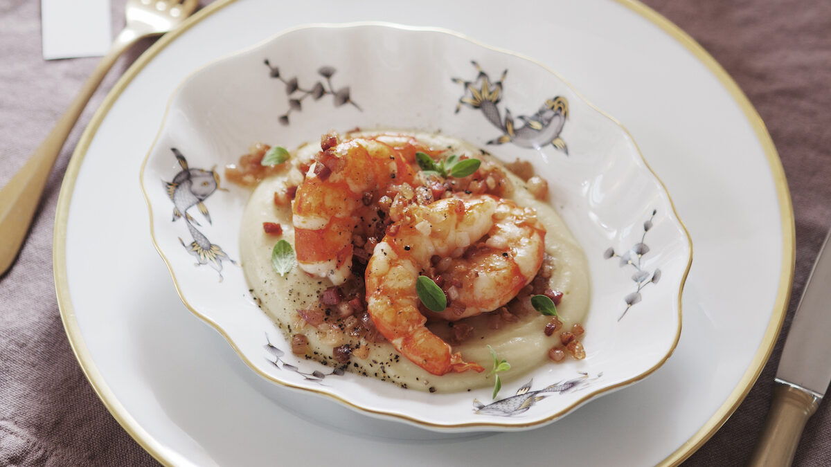 Gamberoni su crema di fave secche e pancetta dolce