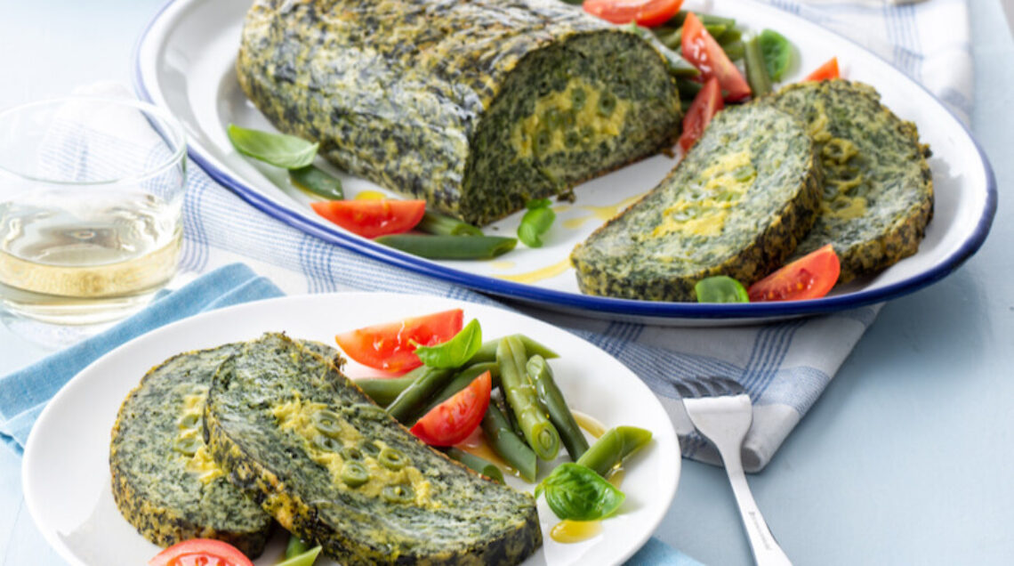 polpettone di pane e verdure a foglia verde farcito con fave e fagiolini