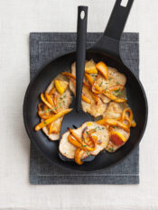 padella di scaloppine con peperoni e pompelmo