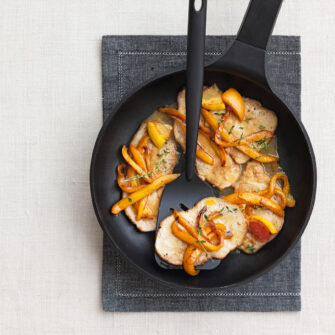 padella di scaloppine con peperoni e pompelmo