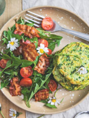 Frittatine alle erbe e tarassaco: l’antipasto con erbe di campo